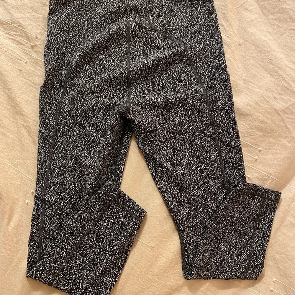 Athleta 7/8 Ultimate Stash Textured Tights! - Picture 3 of 5